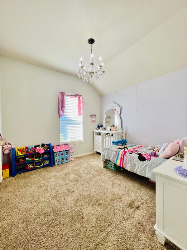 Building Photo - 9220 Edgemont Dr