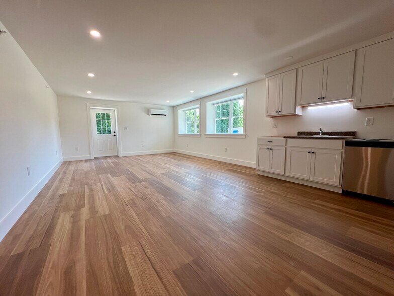 Building Photo - 61 Old Amherst Rd