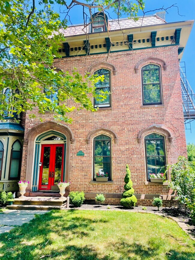 Montgomery Street in the Heart of the Hudson Valley! - 222 Montgomery St