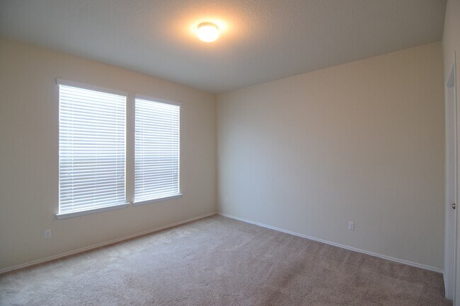 Building Photo - 3402 Claymore St