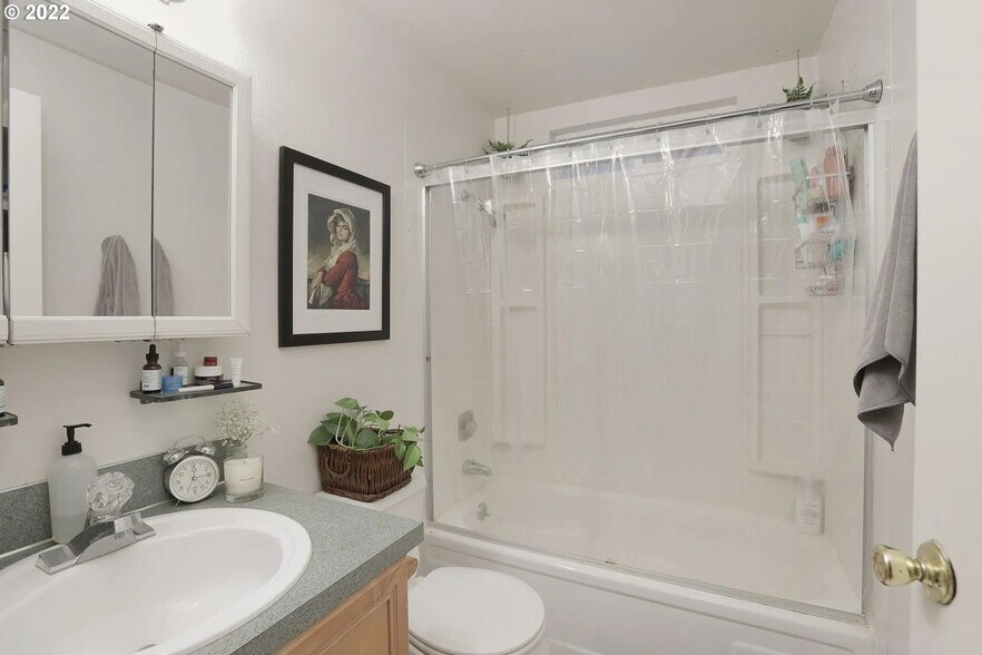 Building Photo - 4167 SE Cesar E Chavez Blvd