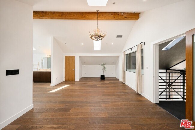 Building Photo - 2230 Glendale Blvd