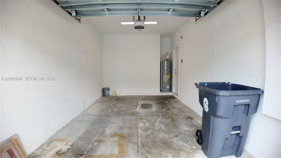 Building Photo - 4612 Hollister Ave