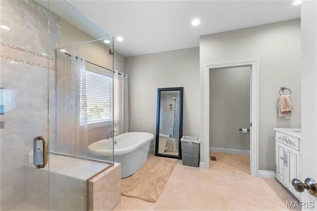 Building Photo - Stunning Custom-Built 4 Bedroom Duplex in East Jackson School District