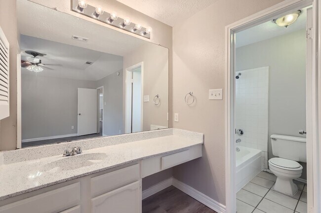 Building Photo - 1304 Seabrook Dr