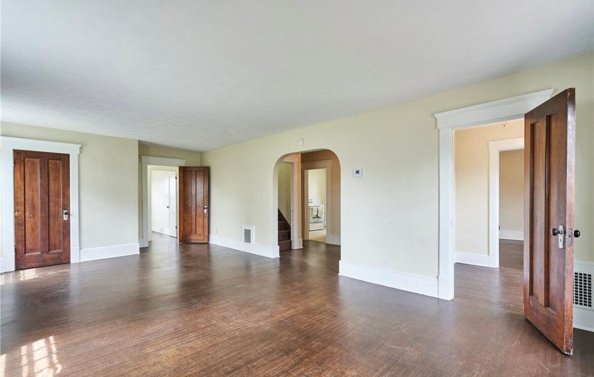 Building Photo - 1725 Woodland Ave NW