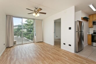 Building Photo - Beautiful 2 beds 1 bath  1 covered parking in Waialae, Honolulu