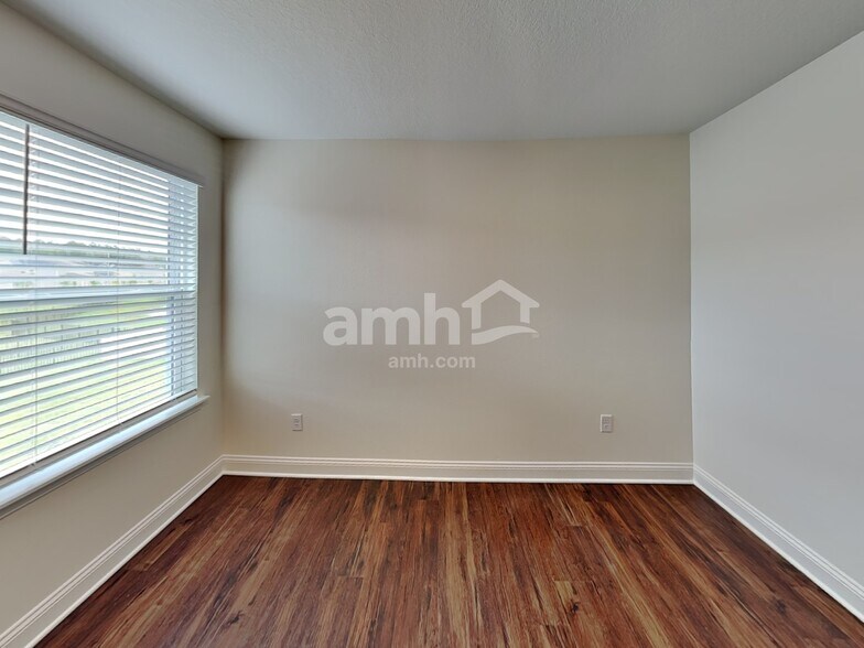 Building Photo - 216 Banyan Frst Dr