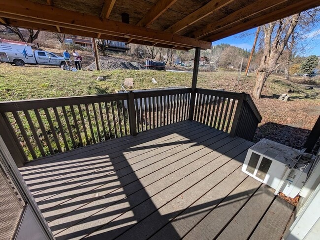 Building Photo - Nice Peck House on a Quiet Lot