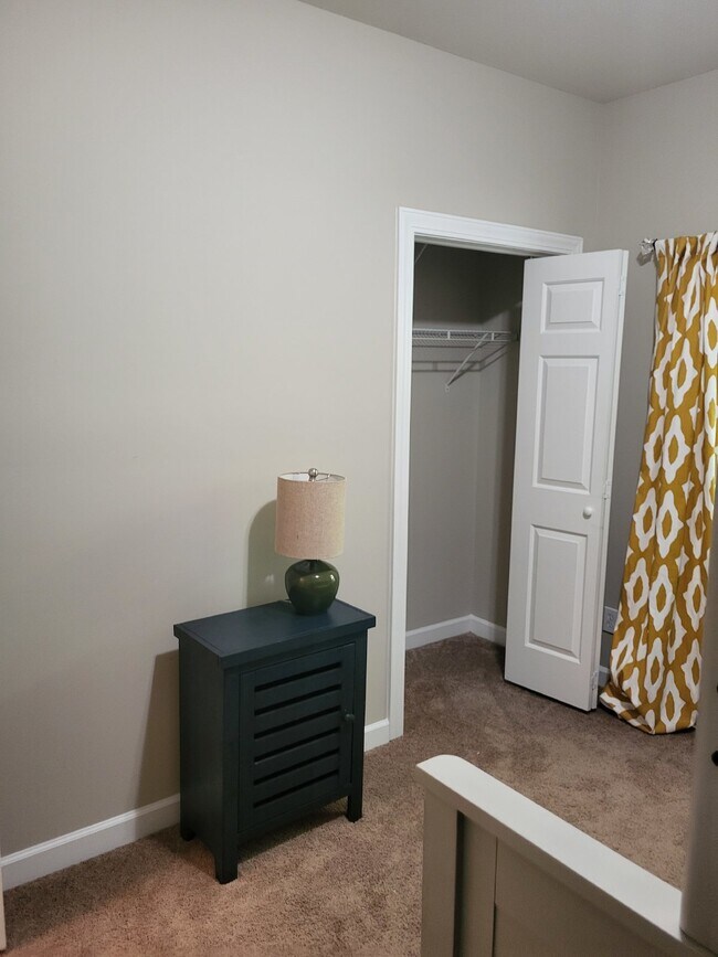 Building Photo - 407 S Elgin Ct