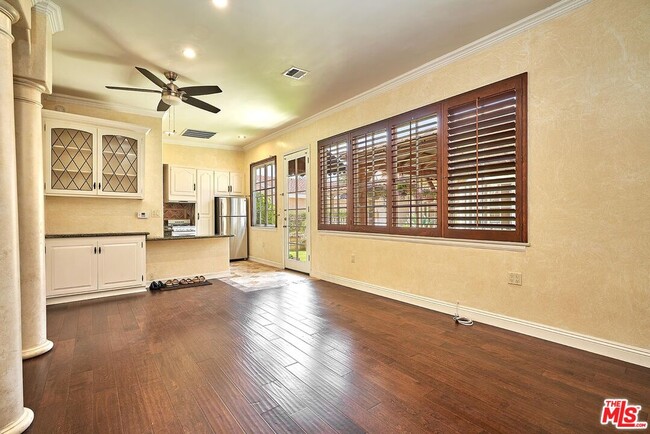 Building Photo - 424 N Arden Blvd