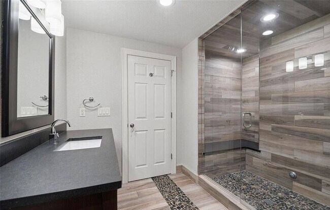 Building Photo - 4443L W Cottonwood Pl