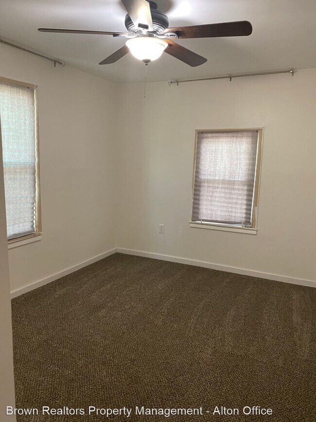 Building Photo - 2 br, 1 bath House - 971 E Penning