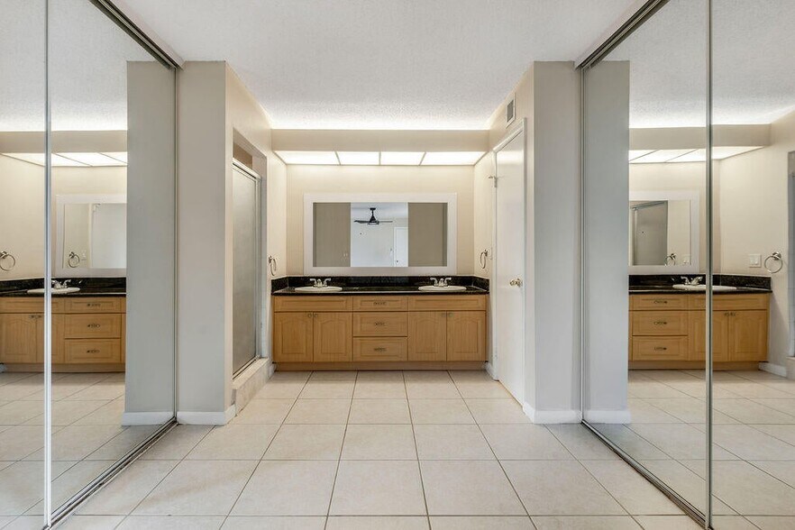 Building Photo - 941 Springdale Cir