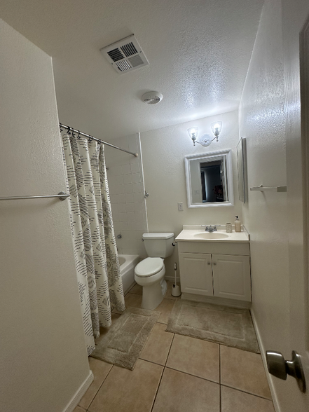 Building Photo - 4324 N 72nd Dr