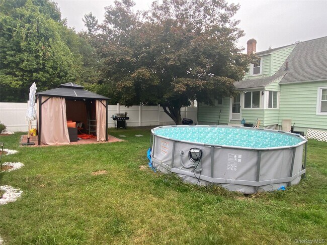 Building Photo - 7 Woods Pl