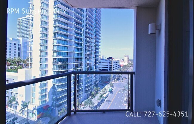 Building Photo - 1 Beach Dr SE