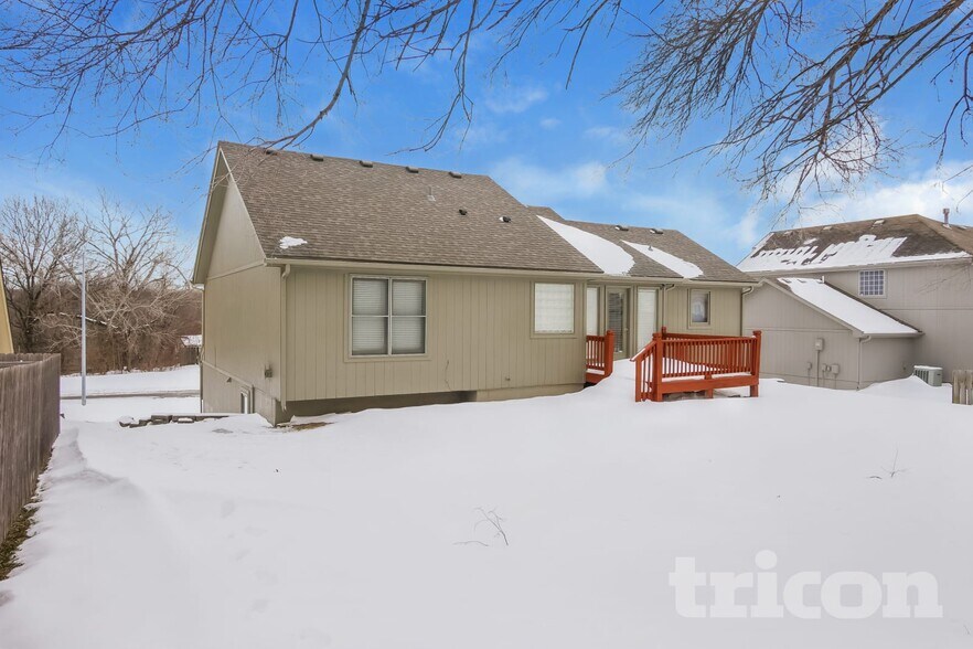 Building Photo - 7616 N Nodaway Ave