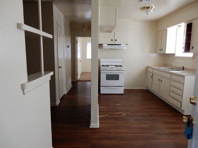 Building Photo - CHEROKEE PARK AREA-3 bedroom 1 Bedroom