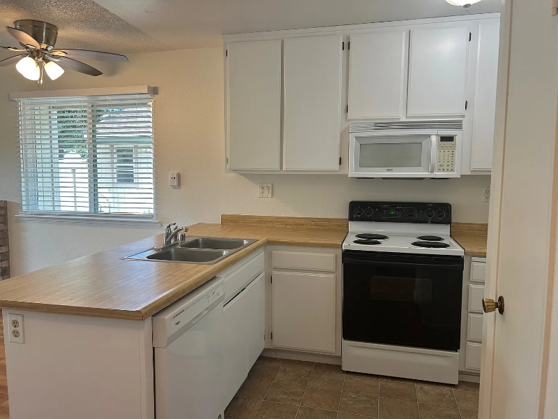 Building Photo - 211 Stony Point Rd