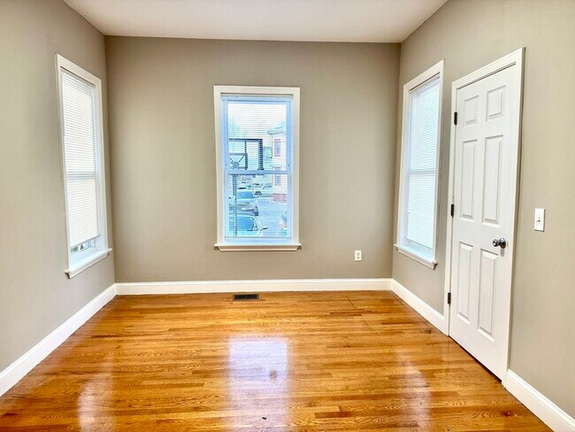 Building Photo - 20 Chase St