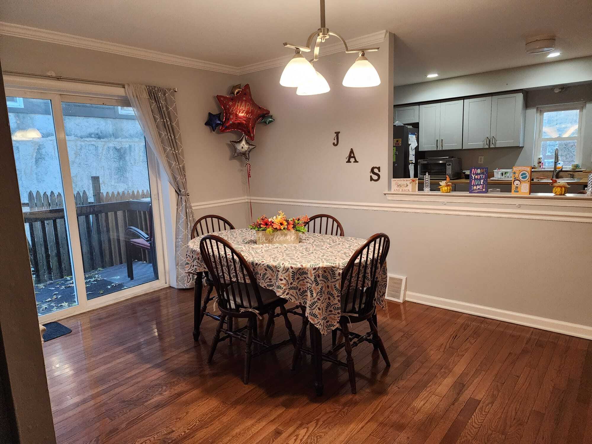 Open concept dining room - 930 Green St
