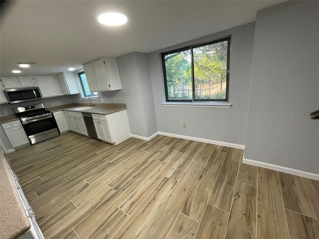 Building Photo - 8306 Hanbridge Ln