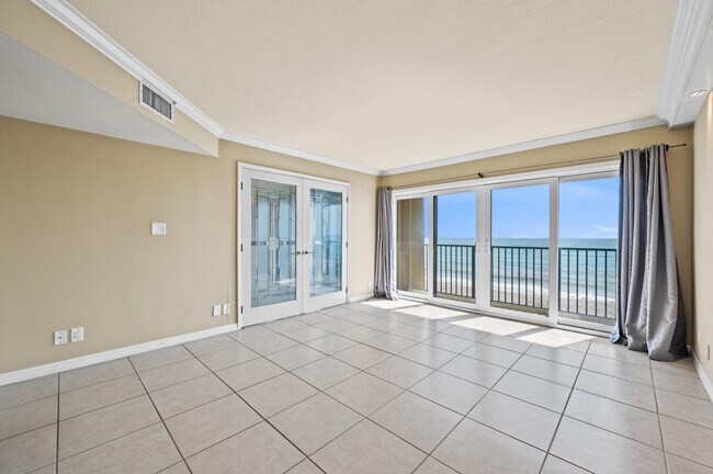 Building Photo - 995 N Hwy A1A