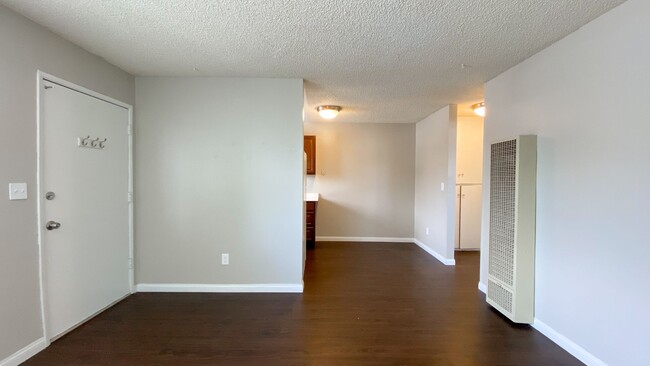 Interior Photo - 1490 Hemlock Ave