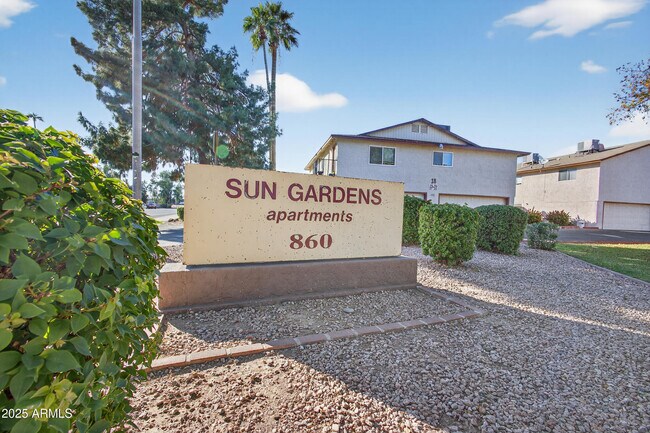 Building Photo - 860 E Brown Rd