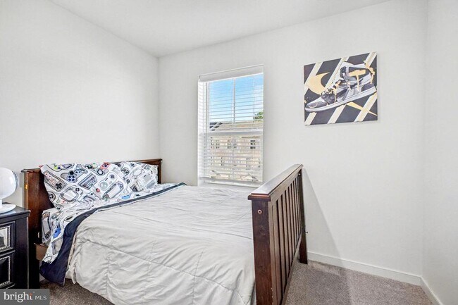 Building Photo - 423 Honeyberry Ln