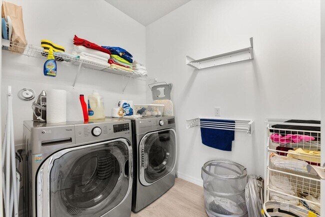 Building Photo - 4757 Roldan Ct