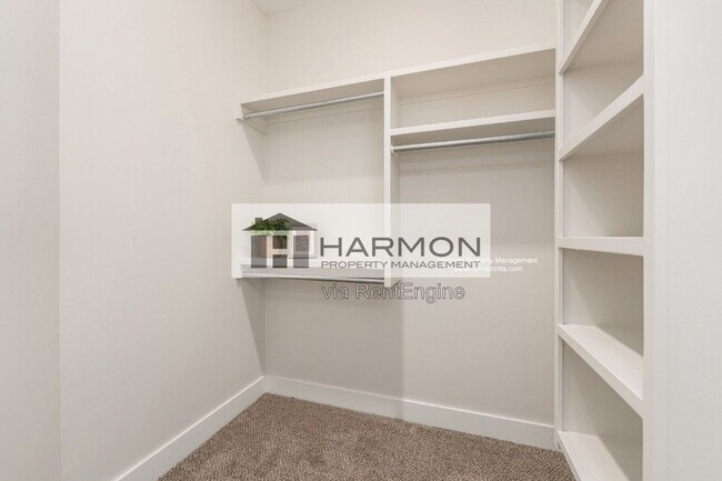 Building Photo - 2112 N Reece St