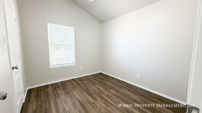 Building Photo - 9702 Ave. U-B