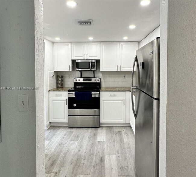 Building Photo - 17500 NW 68th Ave