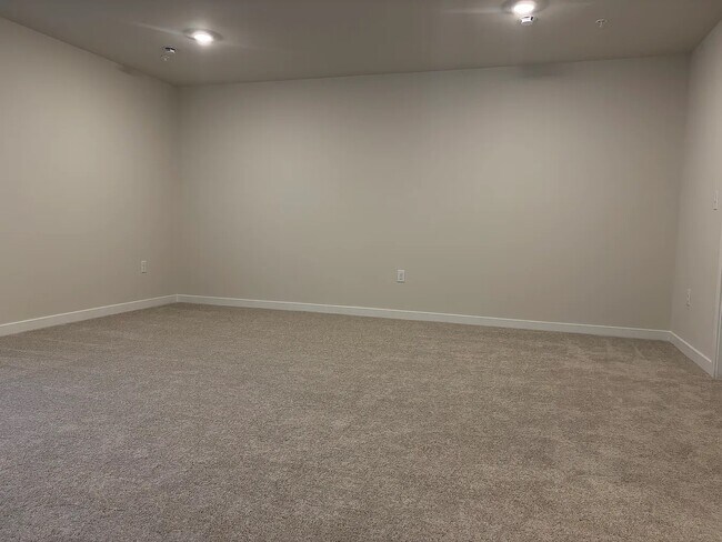 Building Photo - 101 Abramo Victor Dr