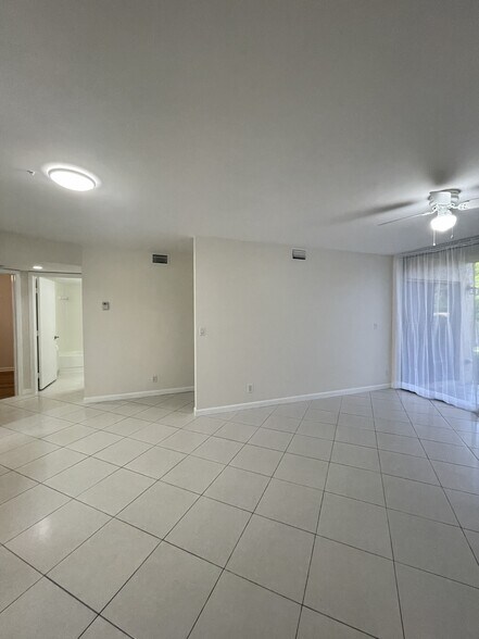 Building Photo - 5661 Riverside Dr