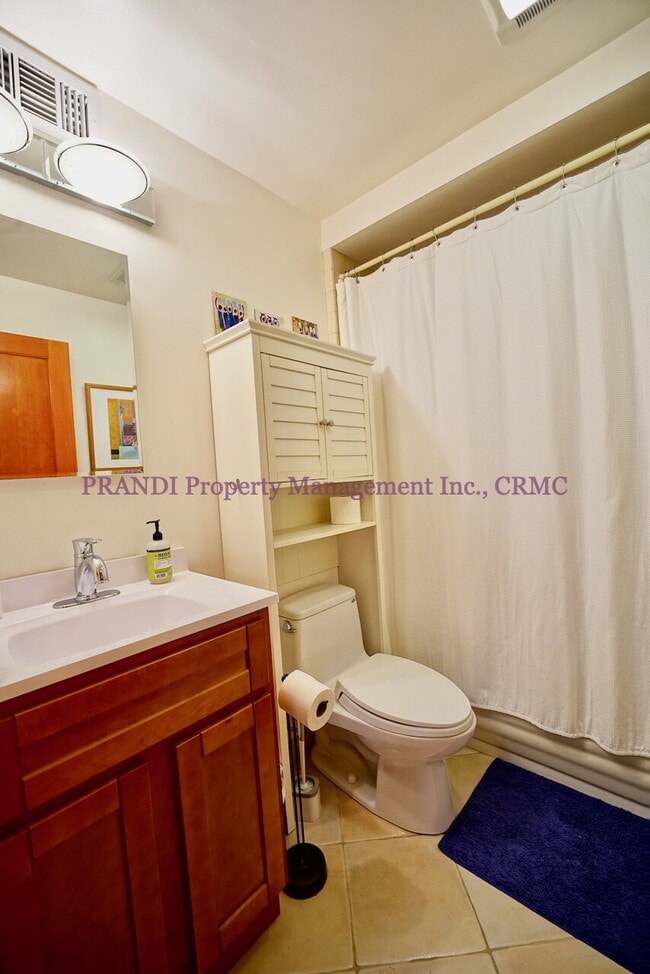 Building Photo - Quality San Anselmo Home Near Parks and Sc...