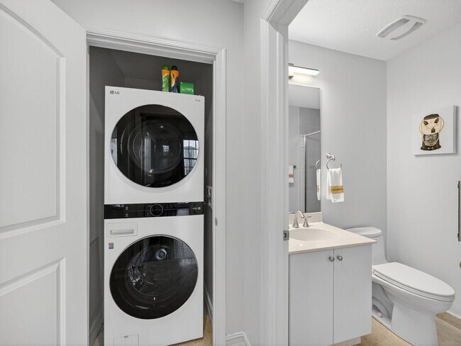 Building Photo - 701 S Olive Ave