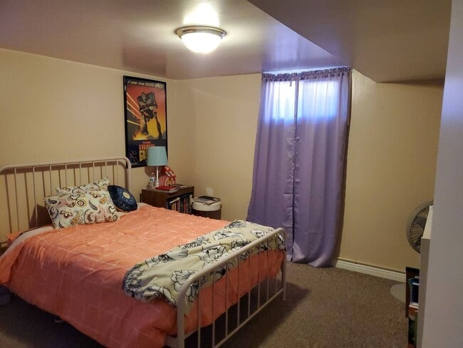 Building Photo - Charming basement apartment