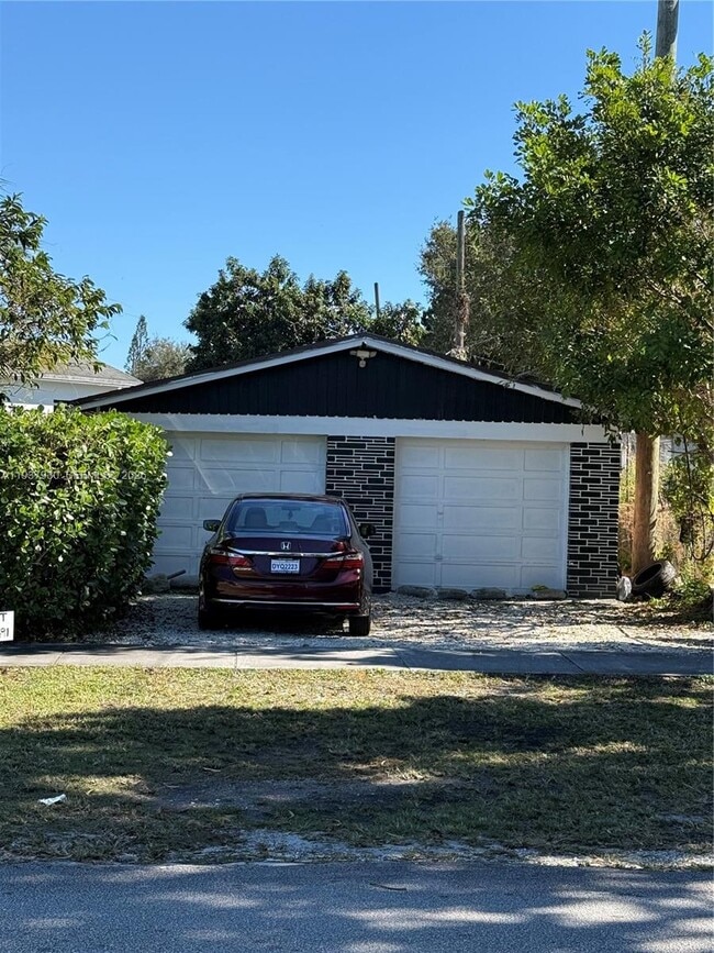 Building Photo - 6390 Rodman St