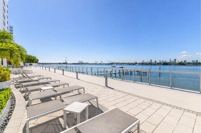 Building Photo - 1000 West Ave