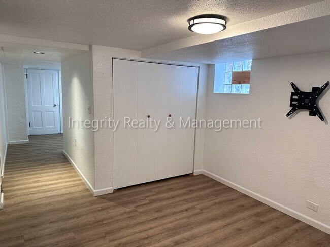Building Photo - 4631 W Moncrieff Pl