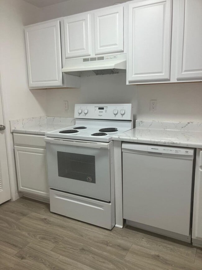 Building Photo - Spacious Renovated 3 bedroom/2 bath townhome in Paradise Hills! Move in Ready! $3,095 MOVE IN SPE...