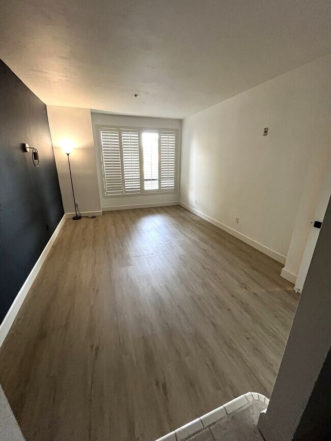 Building Photo - Resort style living - 2 Bd/2Ba 1,112 SqFt Condo