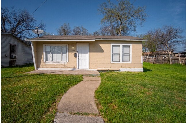 Primary Photo - Great Home Near AT&T Center and Downtown!
