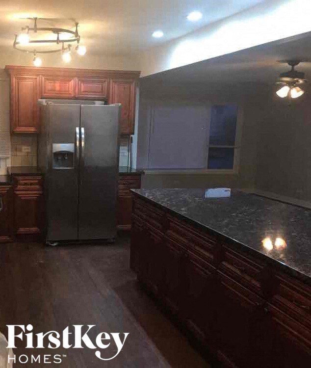 Building Photo - 16241 Lowell Ave