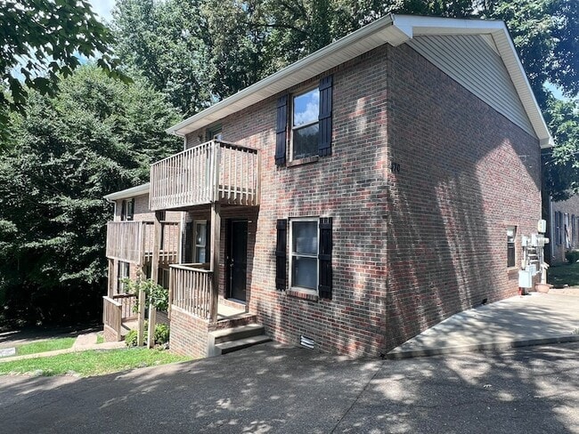 Building Photo - 470 Martha Ln