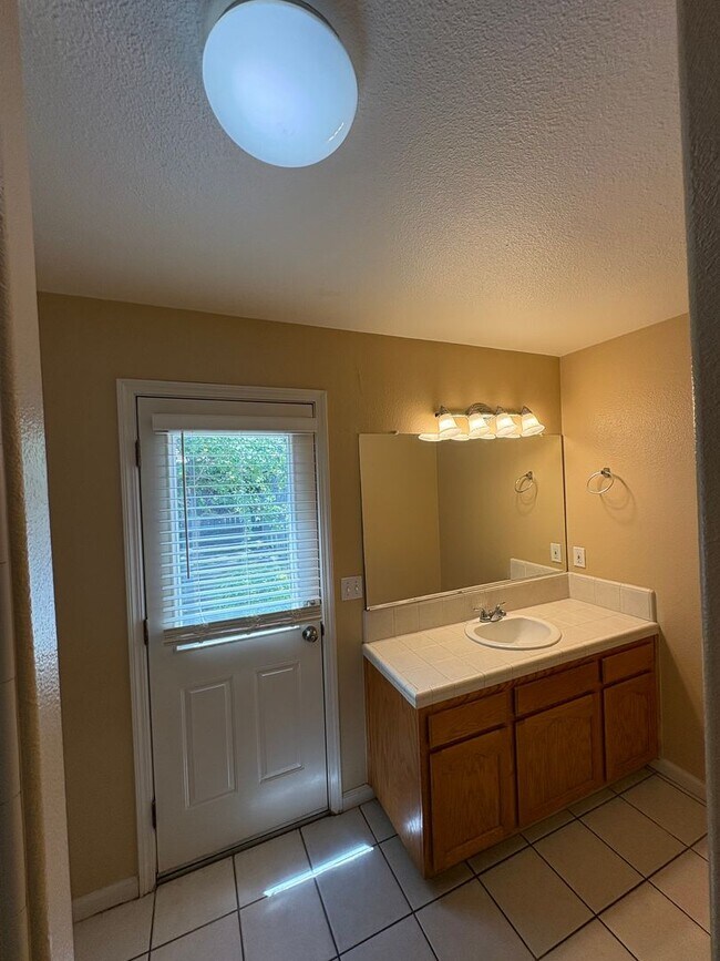 Building Photo - Beautiful 4 Bedroom coming soon!