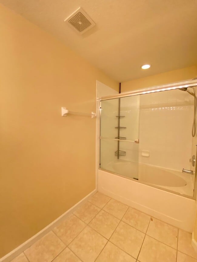 Building Photo - LAKEVIEW TOWNHOME FOR RENT - STONEBRIDGE C...